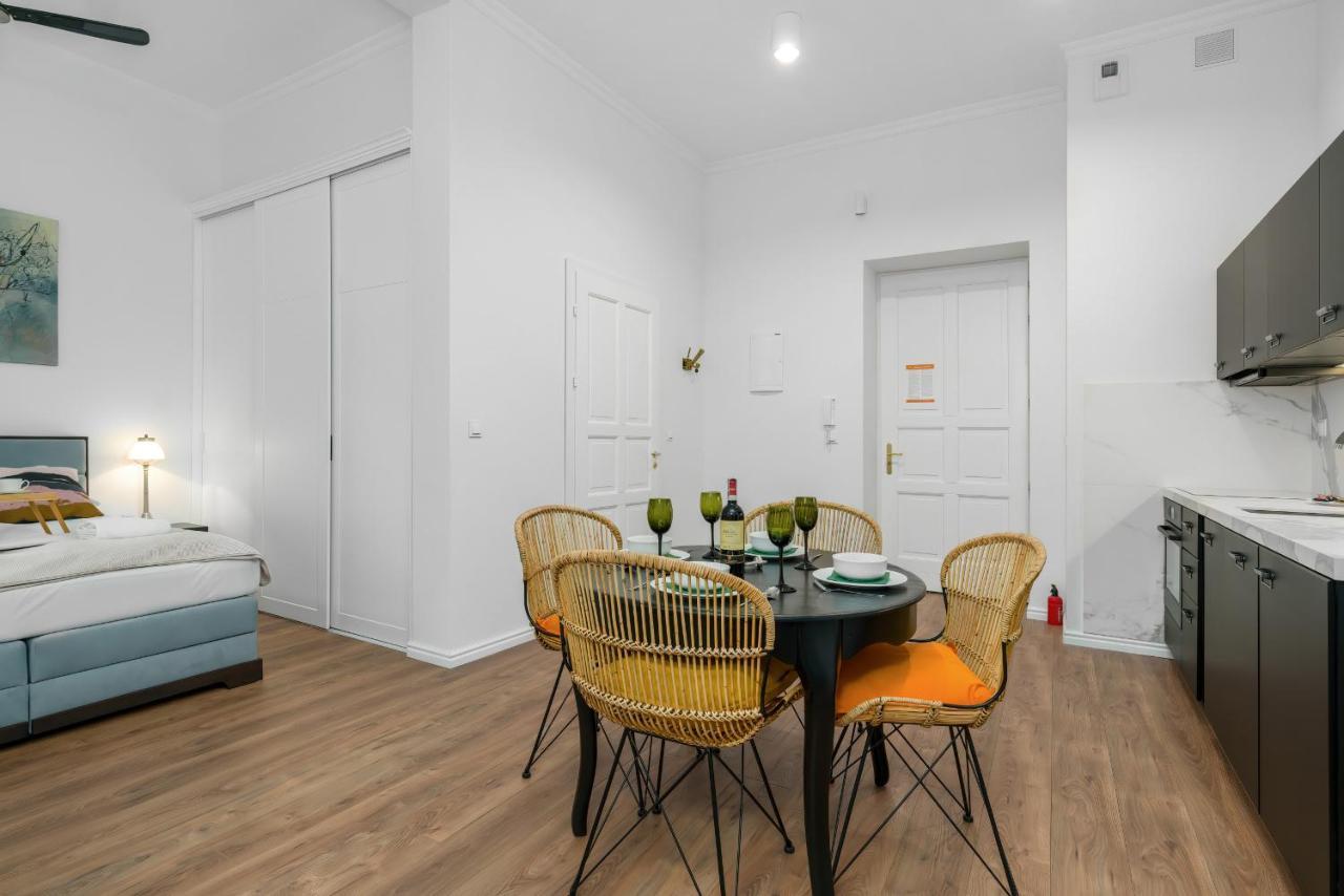 Deluxe Mtp Apartments Matejki By Noclegi Renters พอซนาน ภายนอก รูปภาพ