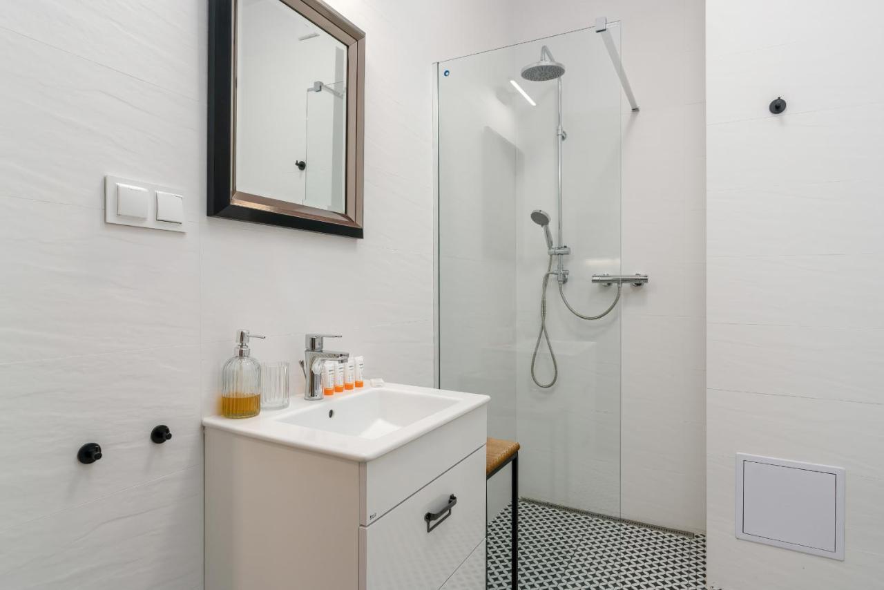 Deluxe Mtp Apartments Matejki By Noclegi Renters พอซนาน ภายนอก รูปภาพ