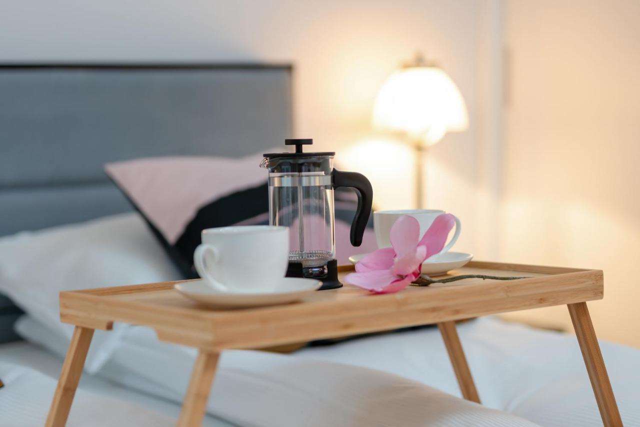Deluxe Mtp Apartments Matejki By Noclegi Renters พอซนาน ภายนอก รูปภาพ