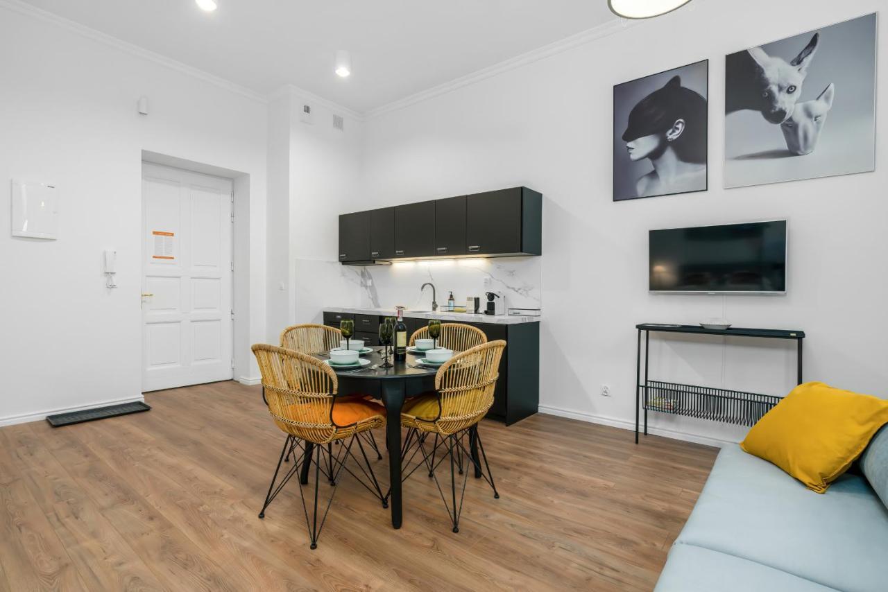 Deluxe Mtp Apartments Matejki By Noclegi Renters พอซนาน ภายนอก รูปภาพ