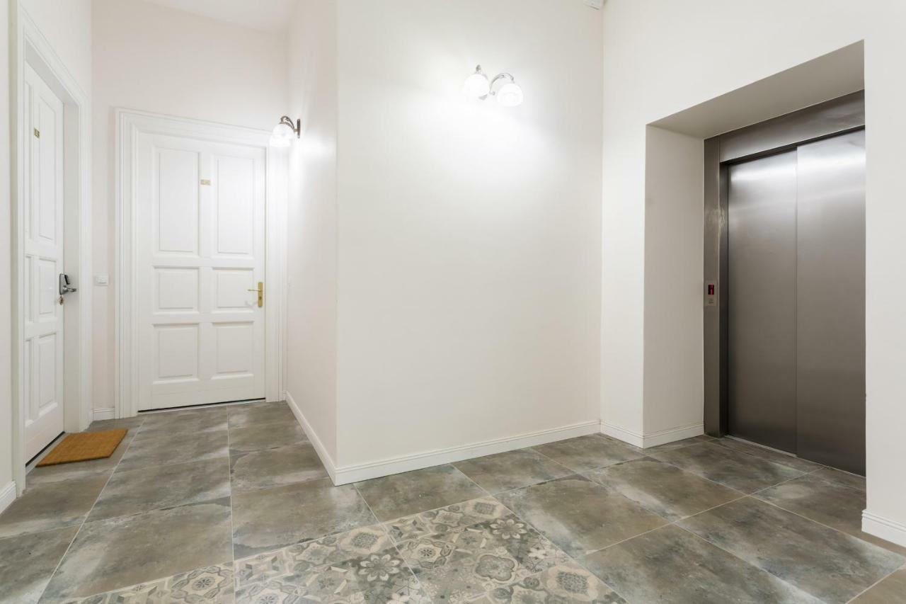 Deluxe Mtp Apartments Matejki By Noclegi Renters พอซนาน ภายนอก รูปภาพ